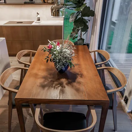 Elegant Escape In Prime Location Villa *